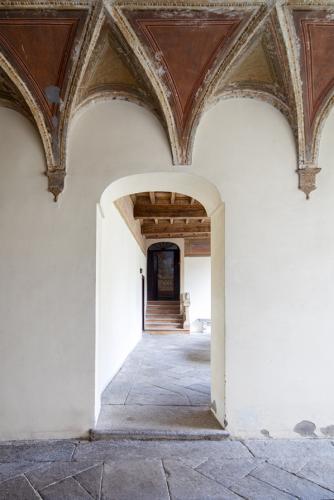 04_ceiling_and_arch_entrance